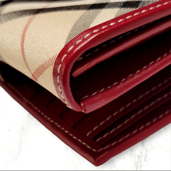 Stunning BURBERRY Bifold Wallet Iconic Tartan Plaid NWOT & Plastic on Front Logo - Picture 4 of 15
